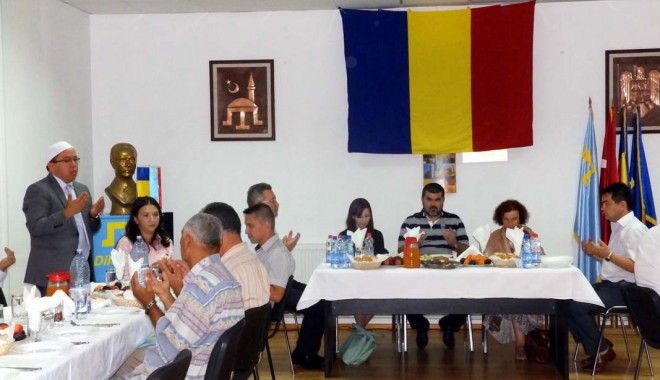 Diplomați americani  în vizită la UDTTMR - udttmr-1373550046.jpg