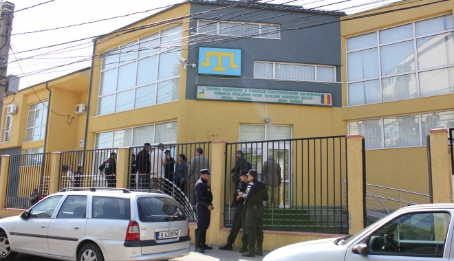 Scriitori tătari crimeeni, evocați într-o acțiune a UDTTMR - udttmr1-1360146205.jpg