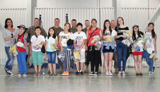 Galerie FOTO. Copiii de la Școala UDTTMR, în vizită la Baza Militară NATO de la Mihail Kogălniceanu - udttmrimg4292-1404382201.jpg