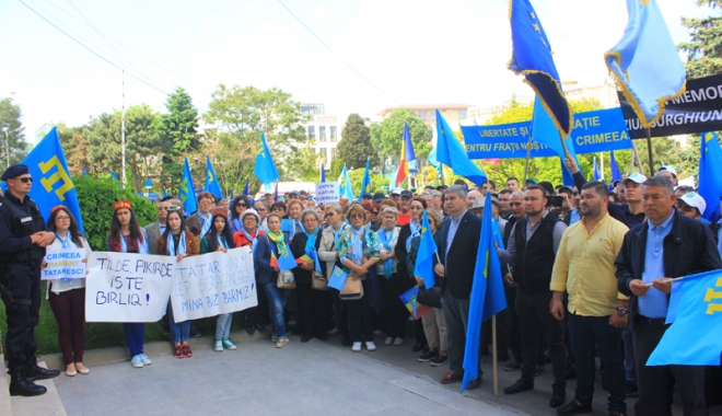 Tătarii  din Constanța,  marș în memoria Surghiunului  din 1944 - udttmrmarstatari7-1463593027.jpg