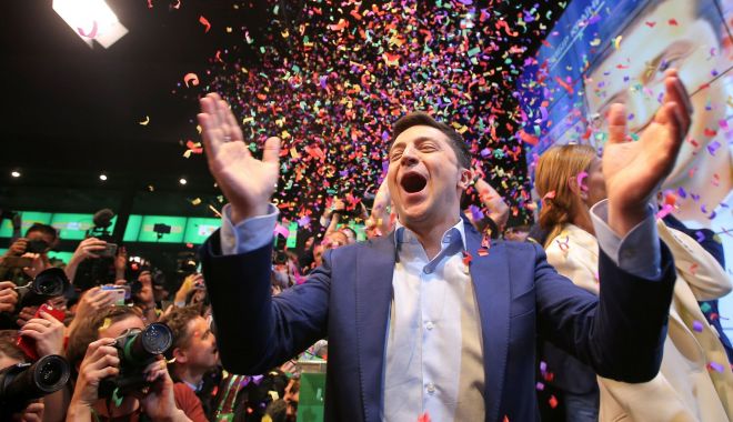 UE salută puternicul atașament al Ucrainei față de democrație după alegerea lui Zelenski - ue-1555933478.jpg
