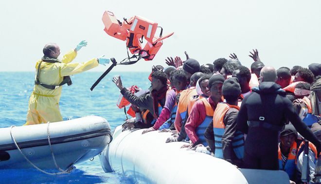 La un pas de moarte!  22 de migranți au fost salvați, în Canalul Mânecii - uesionu1533641581-1566737667.jpg