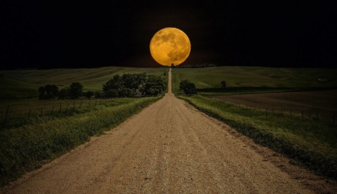Moment unic în această noapte. Ce se întâmplă cu Luna și cum ne afectează aceste fenomene - uitedecenudormibinecndestelunpli-1471524426.jpg