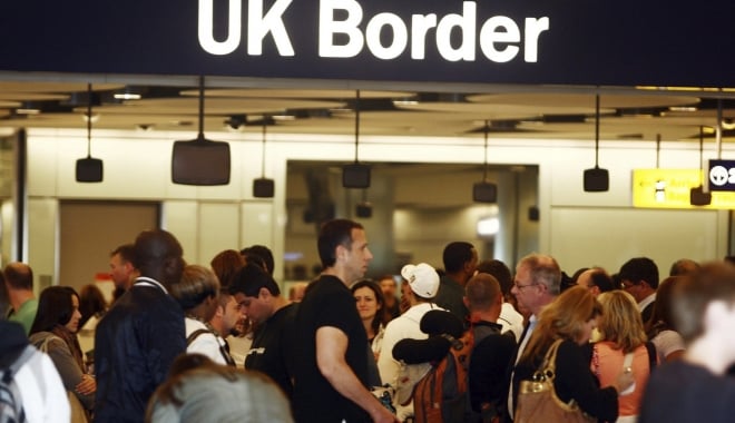 BREXIT. Ce spune Iohannis despre românii care muncesc în Marea Britanie - ukbordercontrol014-1466767726.jpg