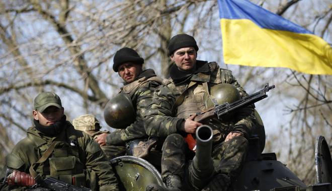 Congresmenii îi cer lui Barack Obama să aprobe livrarea de arme Ucrainei - ukrainearmy-1425582993.jpg