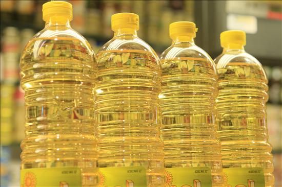 La Mangalia, începe distribuirea alimentelor lunare - ulei-1400692145.jpg