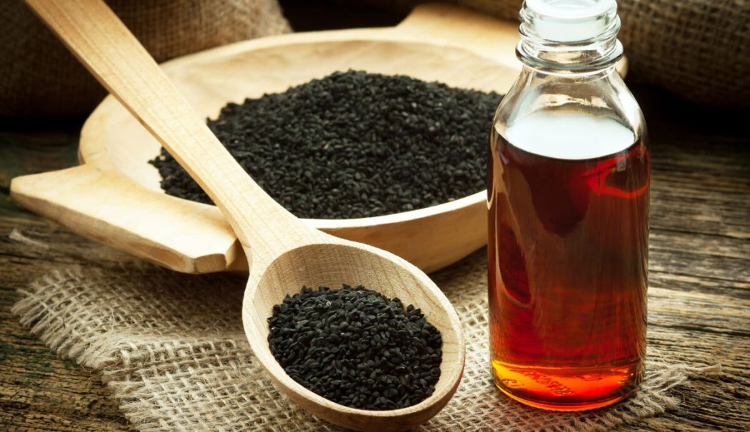 Uleiul de chimen negru, recomandat pentru întreținerea podoabei capilare - ulei-1721553147.jpeg