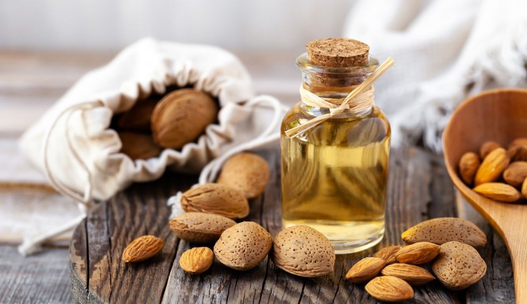 Uleiul de migdale, secretul unei frumuseți naturale și al pielii catifelate - ulei-de-migdale-1762859578.jpg