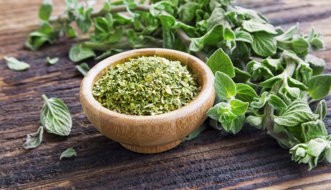 Uleiul de oregano are proprietăți antibacteriene şi antivirale impresionante - ulei-de-oregano-1689337790.jpg