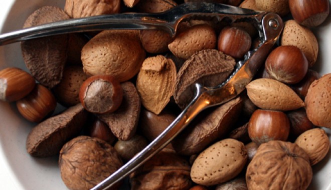 Uleiul de nuci, bogat în vitamine - uleidenuci-1357925299.jpg