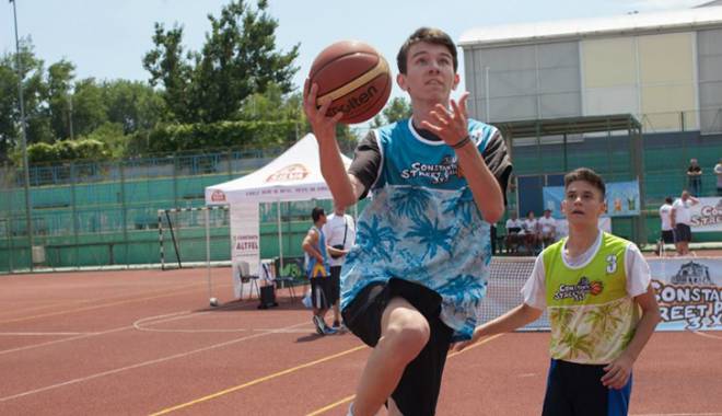 Ultimul turneu  de streetball  al verii, pe faleza Cazinoului  din Constanța - ultimulstreetball-1440175317.jpg