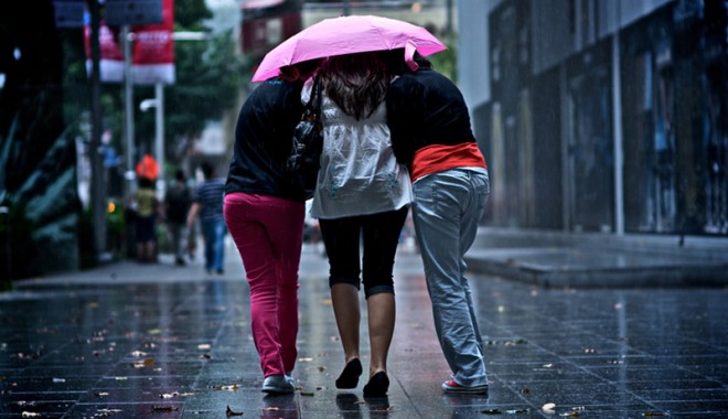 Multe ploi și temperaturi scăzute, săptămâna aceasta, la Constanța - umbrela-1318173453.jpg