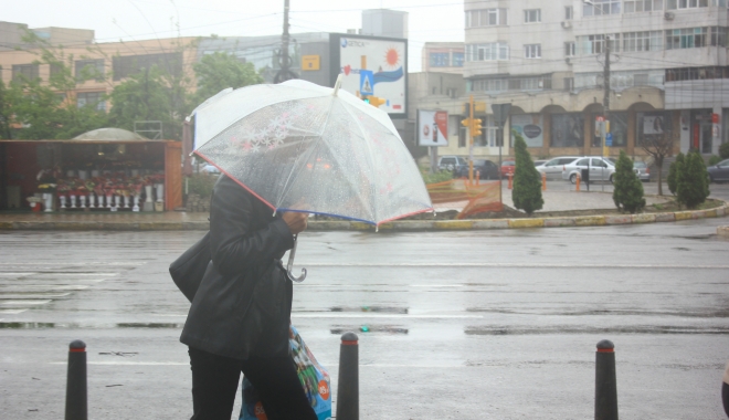 Vreme instabilă, astăzi, la Constanța - umbrelaploaie21495959547-1531908327.jpg
