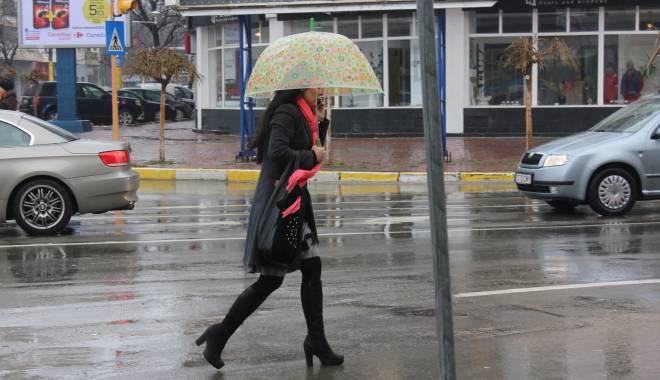 Cum va fi vremea în următoarele două săptămâni, la Constanța - umbrelavremeploaie2-1428329337.jpg