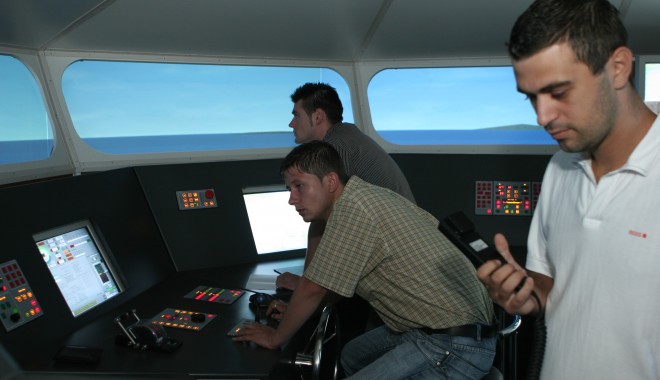 Navigatorii vor da examen pe simulator - umc-1362990856.jpg