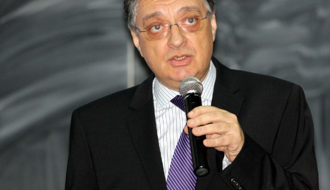 Cornel Panait se întoarce la conducerea Universității Maritime din Constanța - umccornelpanait10-1332432148.jpg