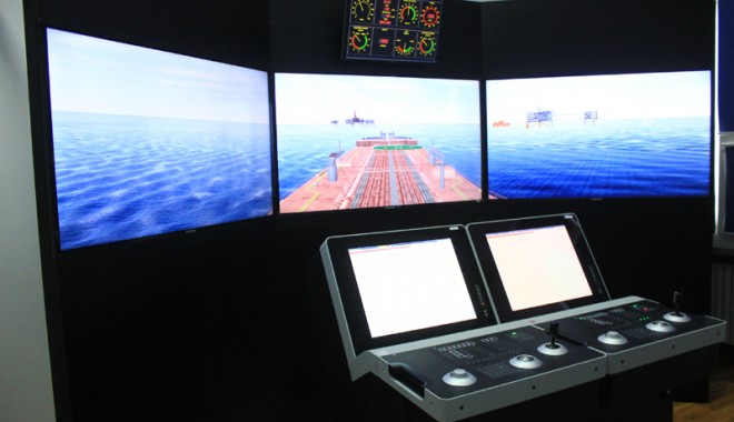 Universitatea Maritimă din Constanța a pus în funcțiune simulatorul dynamic position - umcsimulator10-1381338696.jpg