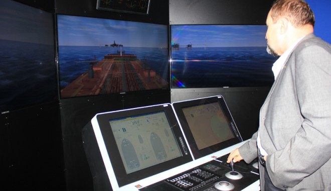 Universitatea Maritimă din Constanța a pus în funcțiune simulatorul dynamic position - umcsimulator27-1381338725.jpg