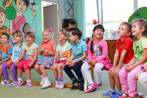Un copilaș îi dă bătăi de cap educatoarei - un-copilas-1771001575.webp