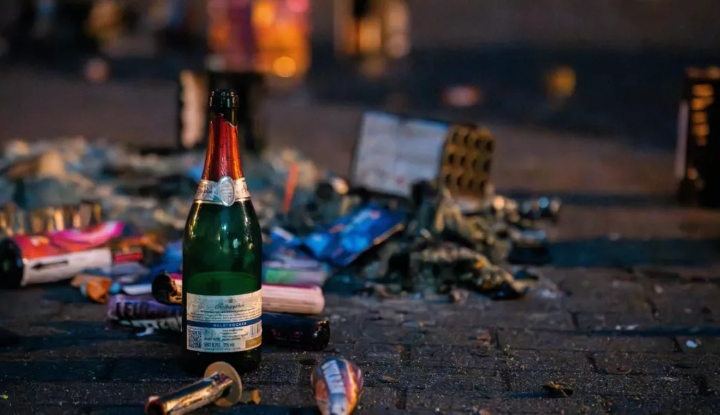 Un adolescent a rămas fără o mână, după ce o petardă a explodat în apropierea lui, în noaptea de Revelion