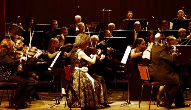 Un american la pupitrul dirijoral al orchestrei Teatrului 