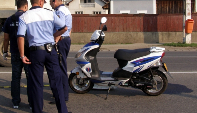 Beat-mort, a intrat cu mopedul într-un parapet - unbarbat-1505405812.jpg
