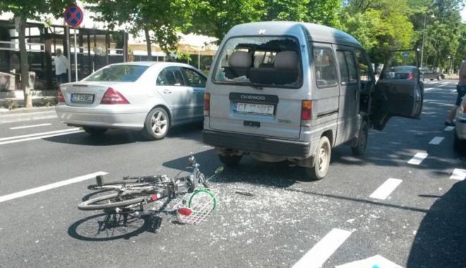 Biciclist rănit într-un accident pe bulevardul Tomis - unbiciclist-1465405248.jpg