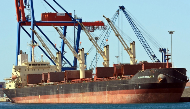 Un bulk-carrier s-a ciocnit cu un spărgător de gheață nuclear - unbulkcarriersaciocnit-1489770108.jpg