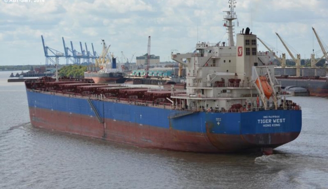 Un bulk-carrier a scufundat o barjă și a lovit alte două nave - unbulkcarriersuspectat-1465910471.jpg