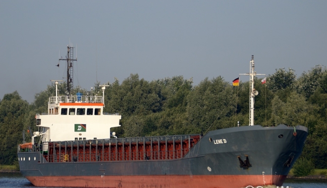 Un cargou a eșuat din cauza furtunii - uncargoaesuat-1464954252.jpg
