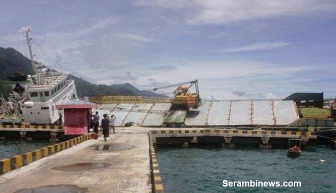 Un cargou s-a răsturnat în Indonezia - uncargousarasturnatinindonezia-1601817427.jpg