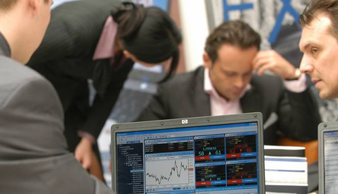 Undă de șoc pe piața financiară: bursa s-a prăbușit, leul se depreciază - undadesoc-1440426905.jpg