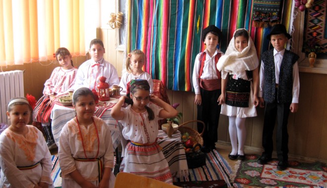 Un deceniu de la botezul școlii din Valu Traian - undeceniude-1398608310.jpg