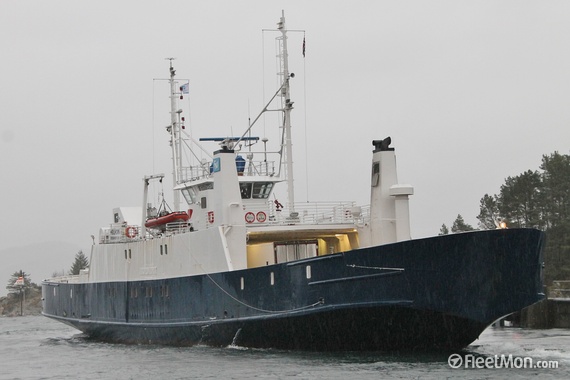 Un ferry-boat a eșuat după ce a lovit o stâncă - unferryboata-1449834854.jpg