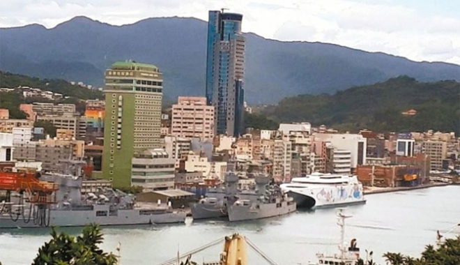 Un ferry-boat a avariat două fregate taiwaneze - unferryboataavariatdouafregate-1501487223.jpg