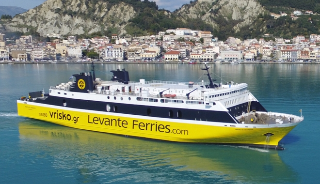 Un ferry-boat a lovit o navă de pasageri în Grecia - unferryboatalovit-1469057114.jpg