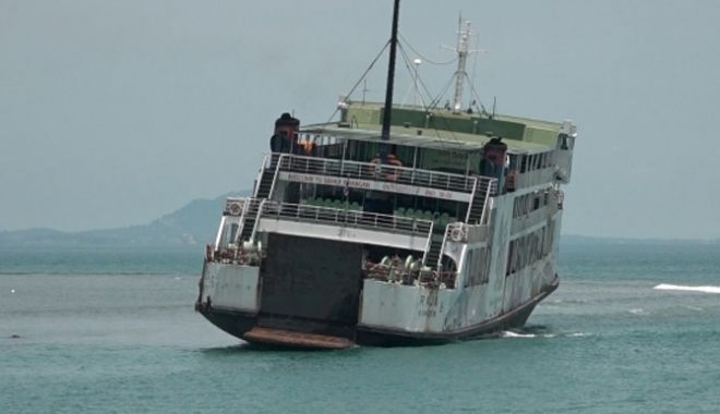 Un ferry-boat cu 105 pasageri a eșuat pe un banc de nisip - unferryboatcu105pasageri-1494158504.jpg