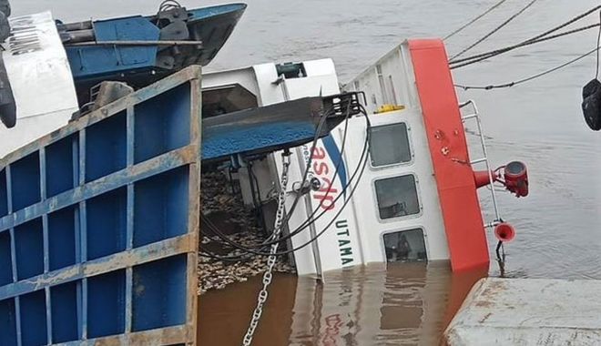 Un ferry-boat s-a scufundat în Kalimantan - unferryboatsascufundatinkalimant-1556793743.jpg
