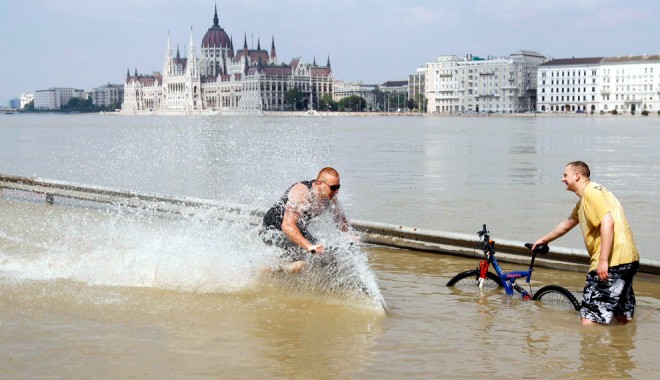 Nivel record al Dunării la Budapesta - ungaria-1370778606.jpg