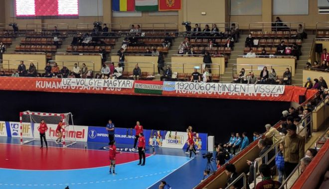 Suporterii maghiari au afișat un banner controversat la meciul cu România. Ce au făcut japonezii când l-au văzut - ungaria-1575730008.jpg