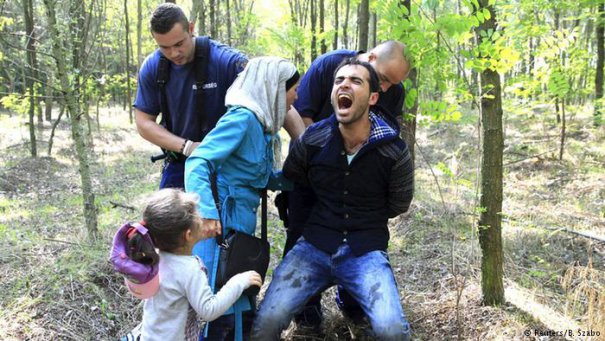 Norvegia ridică gard de oțel în calea refugiaților - ungariaemigranti01-1472055606.jpg