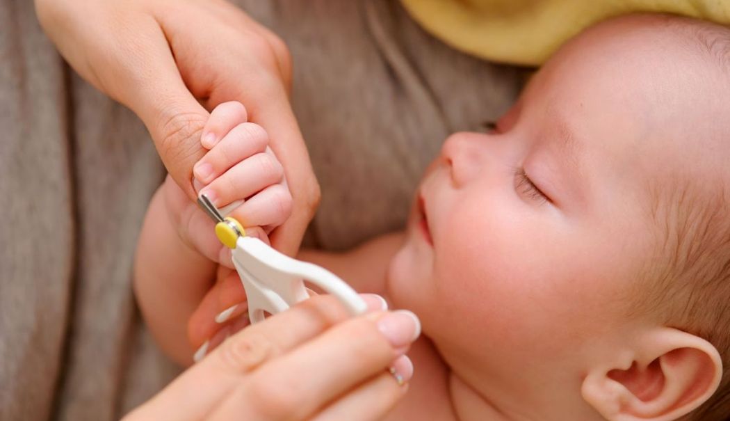 Mare atenţie la tăierea unghiilor bebeluşilor! Ei sunt mai expuși infecțiilor - unghiute-1722595756.jpg