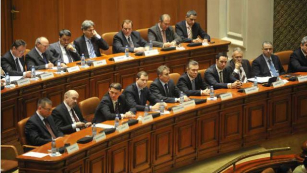 GUVERNUL A PICAT! Moțiunea de cenzură a trecut cu 238 de voturi - ungureanu43575500-1335528407.jpg