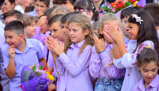 Școlile nu pot impune părinților achiziționarea unei uniforme! 