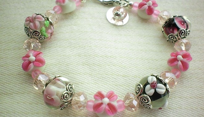 Târg de podoabe, găteli și dichisuri pentru casă - uniquehandmadejewelry-1373464684.jpg