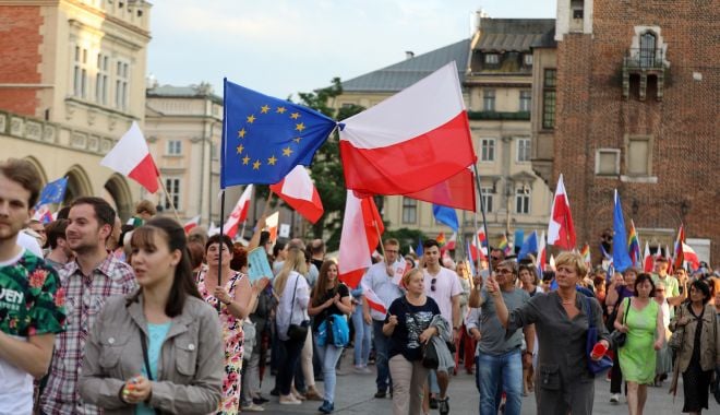 Unite în faţa crizei migraţiei, Polonia şi Uniunea Europeană îşi continuă disputa în privinţa justiţiei - unite-1637242260.jpg