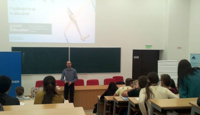 Universitarii vor triplarea salariilor - universitarii-1440091162.jpg