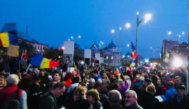 Protest în Piața Universității împotriva Guvernului și pentru susținerea Laurei Codruța Kovesi - universitate28862900-1553969573.jpg