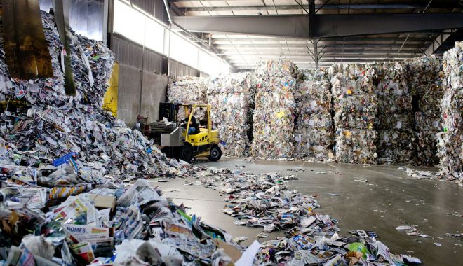 Universitatea „Ovidius” sprijină populaţia să recicleze hârtia - universitatea-1616092890.jpg