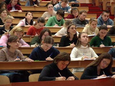 TOPUL UNIVERSITĂȚILOR: Românii, codași în UE - universitateclasastudiu-1347782282.jpg